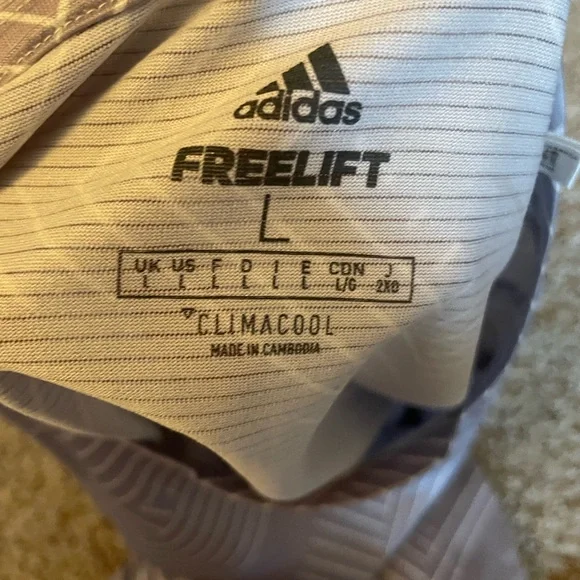 Adidas Men’s Freelift Large Gray and White Pattern Tee - Picture 4 of 4